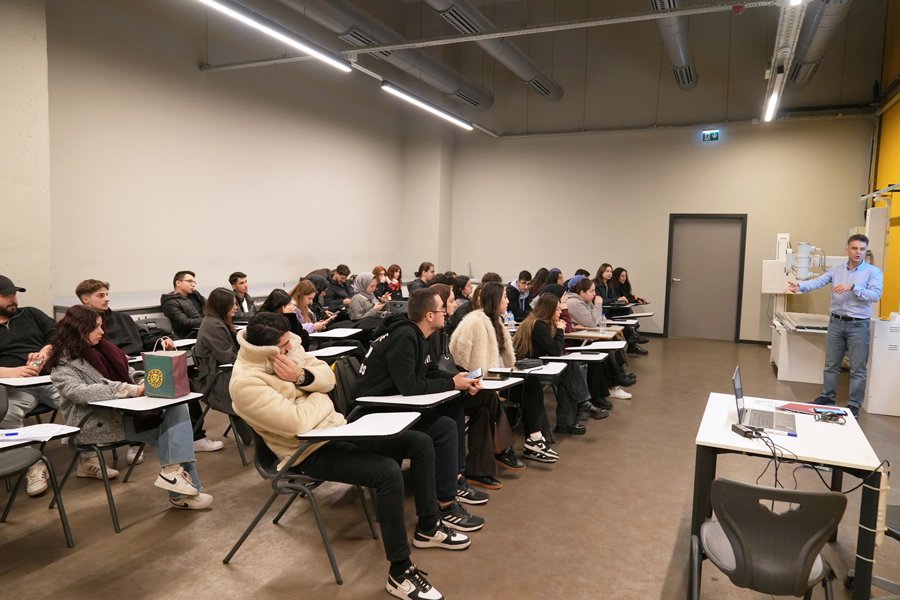 ENGİN ÇETİNKAYA FROM AMERICAN HOSPITAL SHARES INSIGHTS WITH OUR STUDENTS