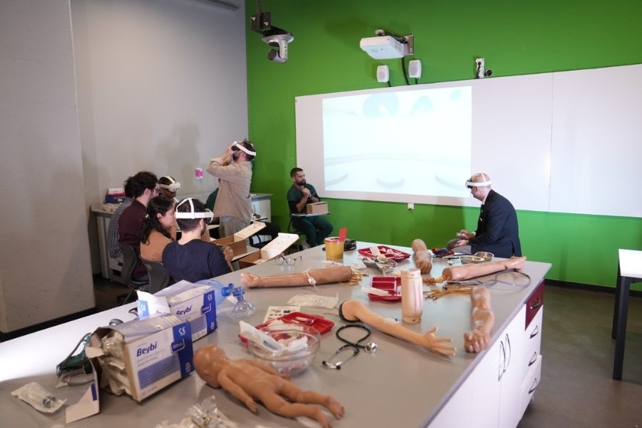 First VR Class of the Semester Held with 4th-Year Medical Students