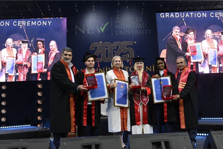 İstanbul Nişantaşı Üniversitesi 2025 Mezuniyet Töreni, gurur ve coşku dolu anlara sahne oldu!