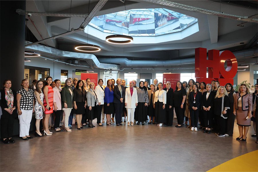İSTANBUL ODAĞINDA KADIN POLİTİKALARI ARAMA KONFERANSI, AİLE VE SOSYAL HİZMETLER BAKANI MAHİNUR ÖZDEMİR GÖKTAŞ İLE BAKAN YARDIMCISI LEMAN YENİGÜN’ÜN KATILIMIYLA GERÇEKLEŞTİRİLDİ