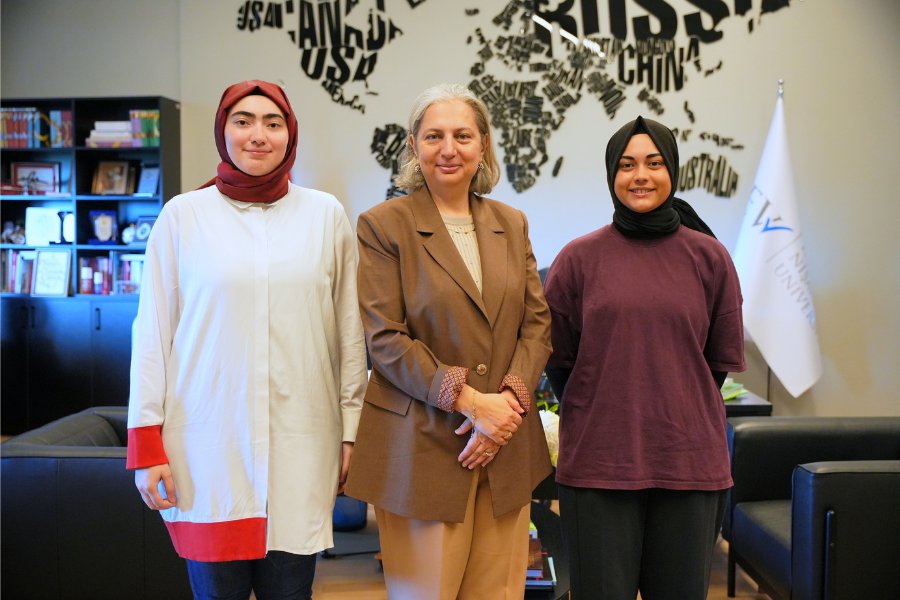 Milli Okçular Elif Berra Gökkır ve Rümeysa Uysal’dan Rektör Komsuoğlu’na Ziyaret