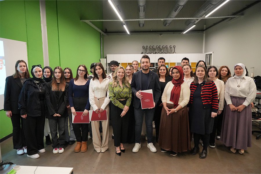 Practical Recruitment Simulation by the Fashion Design Program