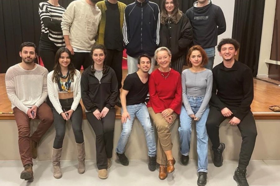 Sahne Sanatları bölümü öğrencilerimiz Çiğdem ONAT ile oyunculuk hakkında workshop gerçekleştirdi.