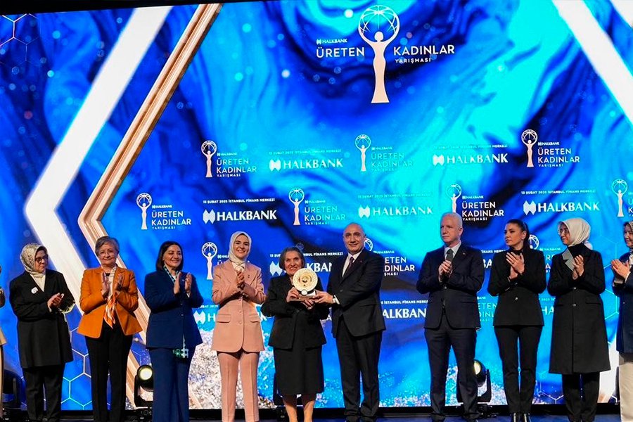 Special Award to Prof. Dr. Hülya Tezcan at the Halkbank Producing Women Ceremony